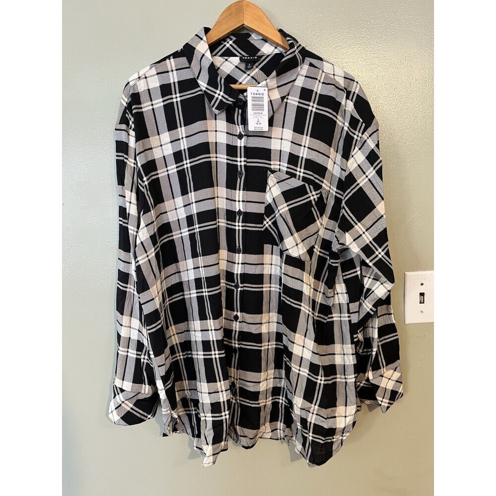 Torrid Womens Plus Plaid Black White Shirt 2X Rayon NWT